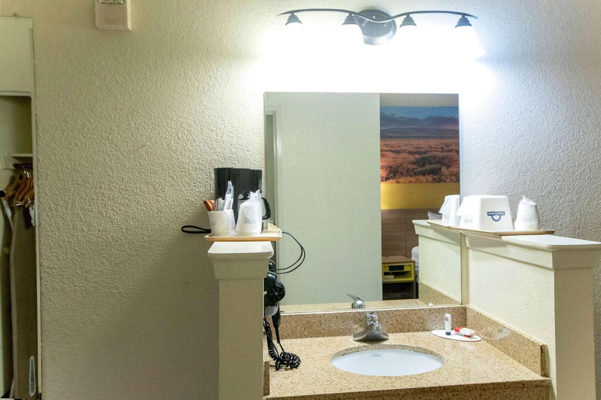 Days Inn & Suites By Wyndham Houston North/Aldine Luaran gambar